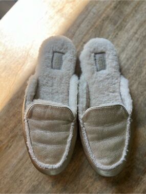 Ugg Cozy Shearling Slip-On Mules in Metallic Gold size 7.5